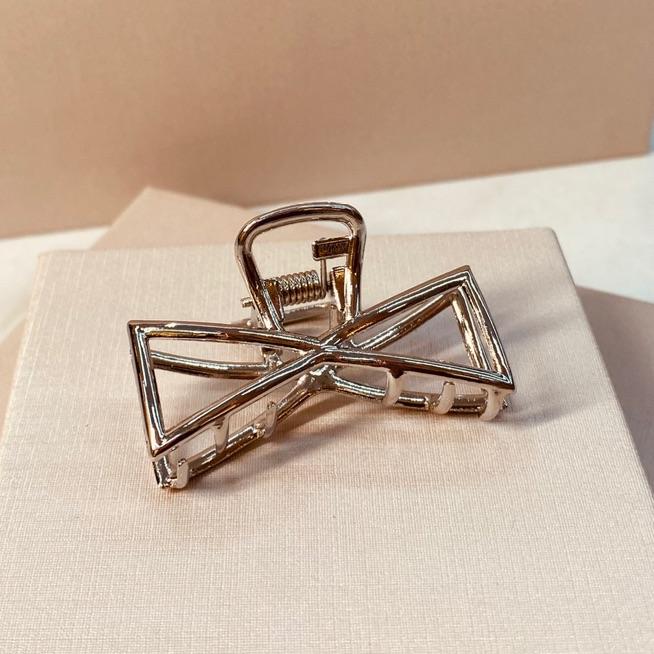 PRENDEDOR PRATA AMPULHETA