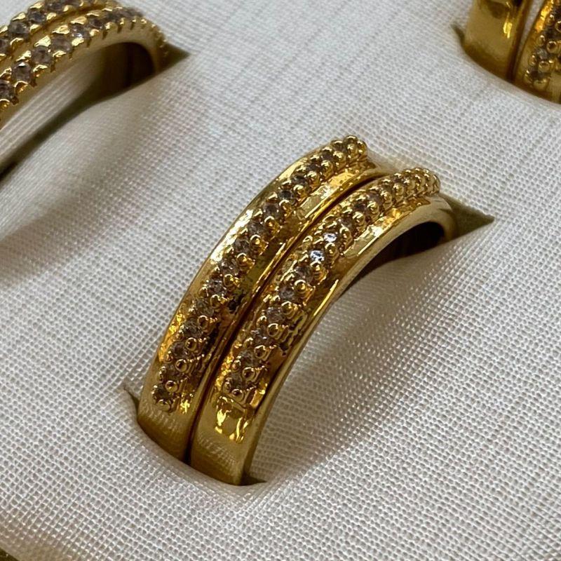 AN OURO APARADOR CRAVEJADO AO CENTRO DO ARO