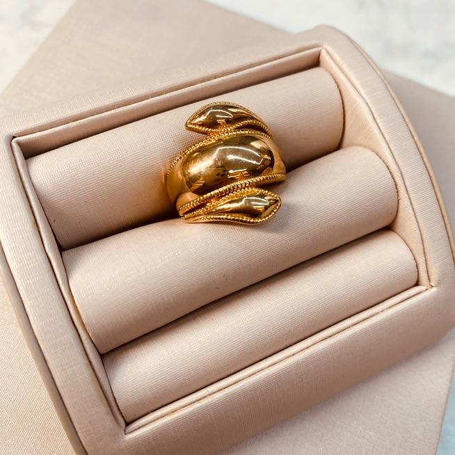 AN OURO COBRA LISA FAKE