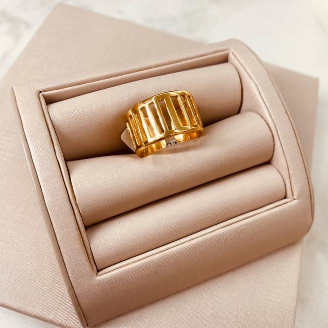 AN OURO LARGO VAZADO