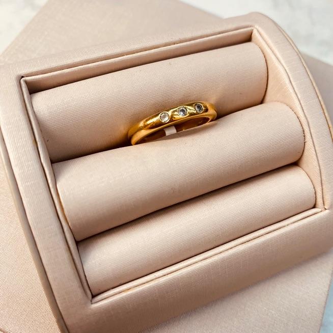 AN OURO LISO 3 ZIRCONIAS INTERNAS