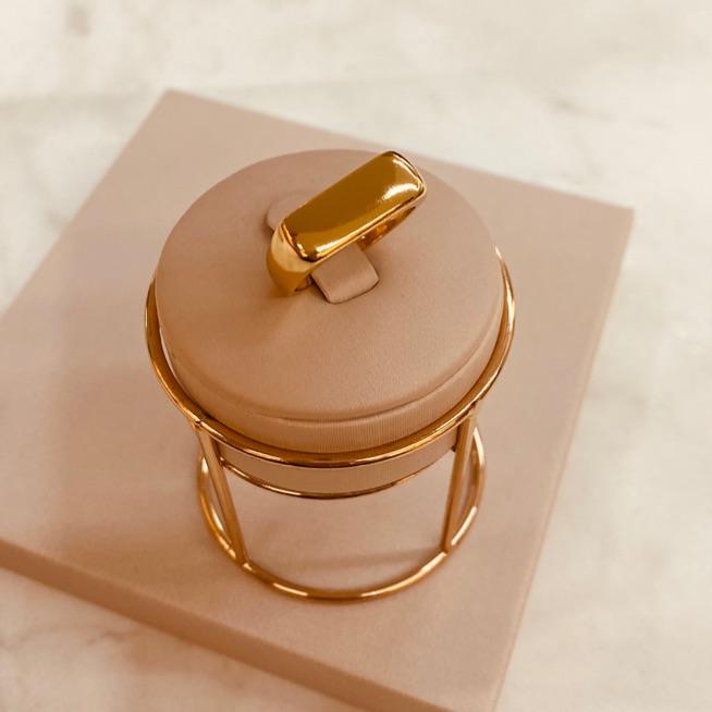 AN OURO LISO RENTAGULAR