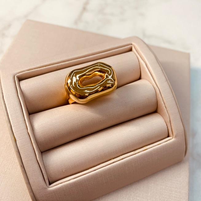 AN OURO OVAL ORGANICO