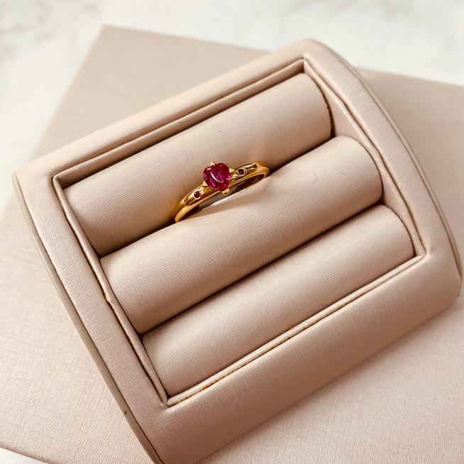 AN OURO SOLITÁRIO CORAÇÃO RUBI