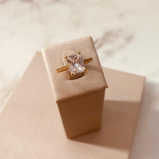 AN OURO SOLITÁRIO QUADRADO ARO MICRO CRAVEJADO