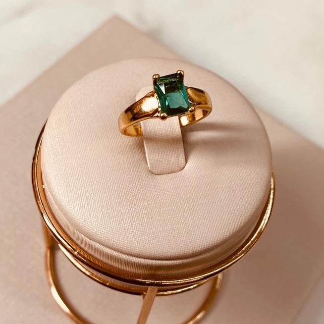 AN OURO SOLITÁRIO RETANGULO COLOR