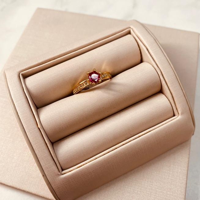 AN OURO SOLITÁRIO RUBI ARO MICRO CRAVEJADO