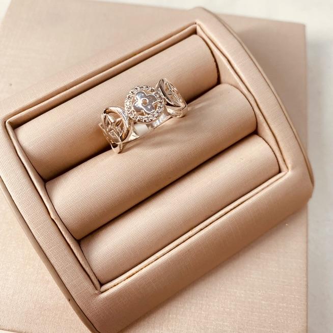 AN PRATA 5 CIRCULOS 4 FLORES LISAS 1 TREVO