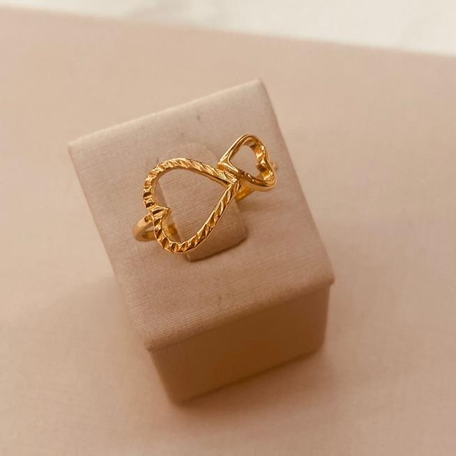 AN OURO CORAÇÃO VAZADO E TRABALHADO