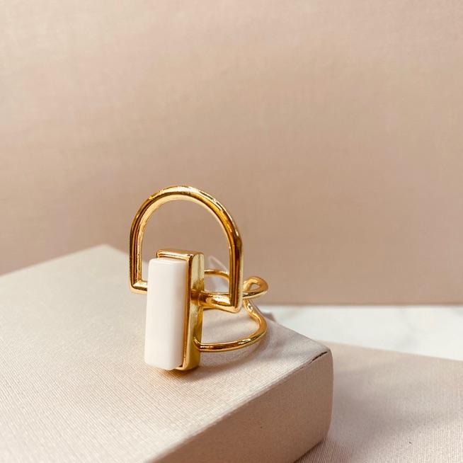 AN OURO GEOMÉTRICO PORCELANA