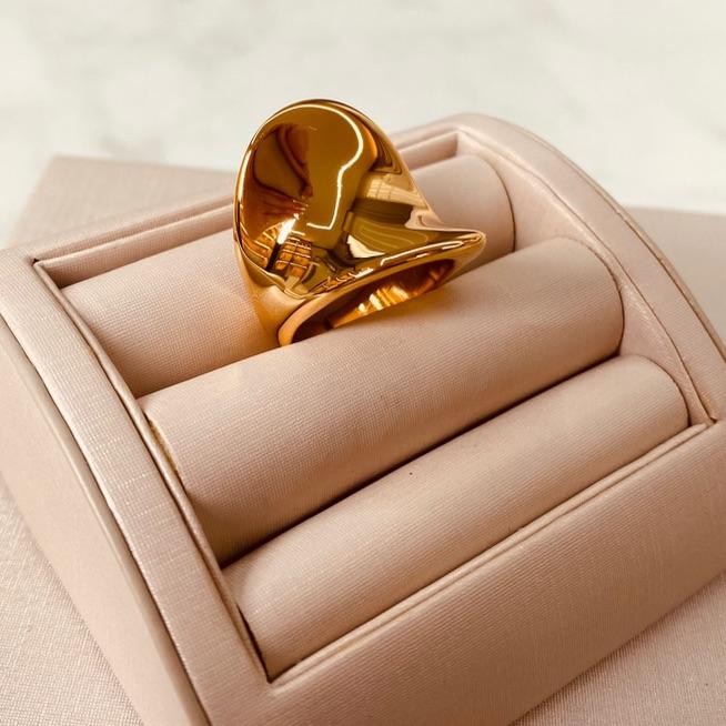 AN OURO LARGO CONCAVO