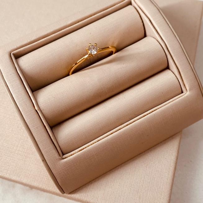 AN OURO SOLITÁRIO CAIXA ALTA ARO LISO