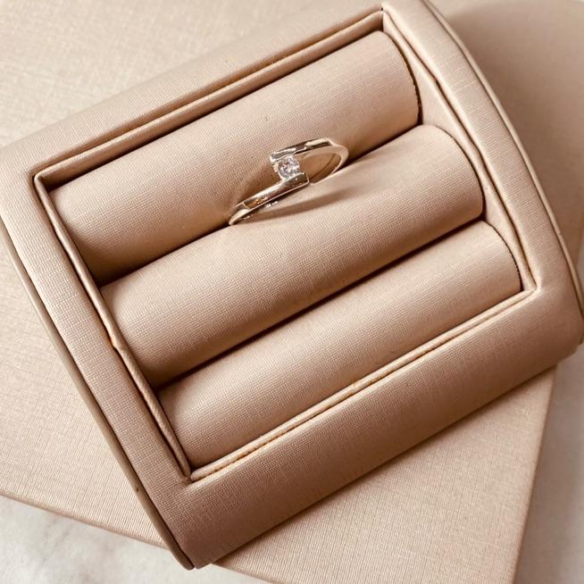 AN PRATA SOLITARIO ARO ABERTO COM ZIRCONIA AO CENTRO