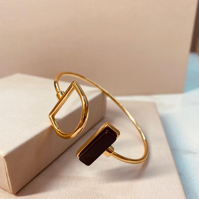 BRAC OURO GEOMÉTRICO ÁGATA PRETA