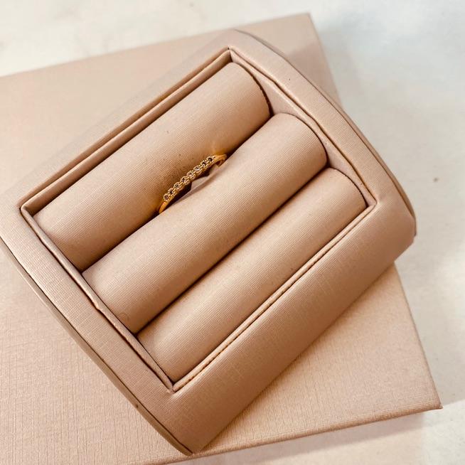 AN OURO ZIRCONIAS PEQUENAS