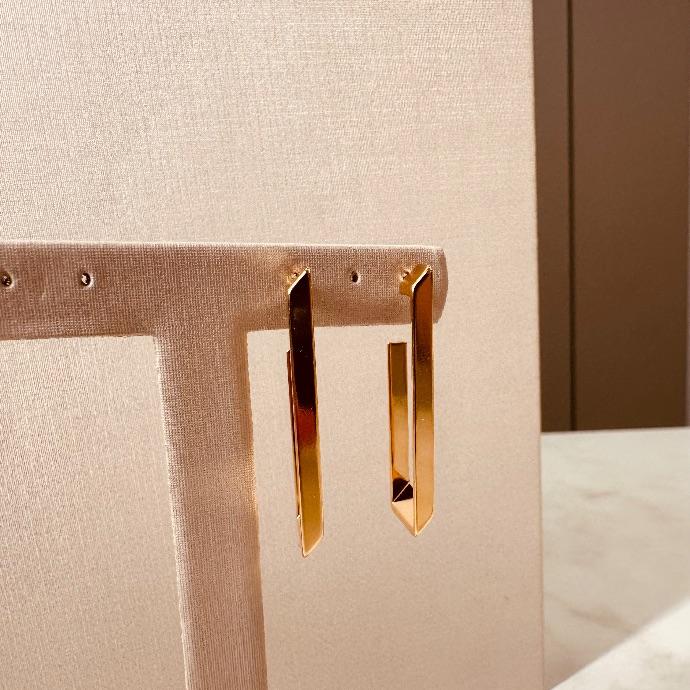 BR OURO ARGOLA LONGA FINA RETANGULAR