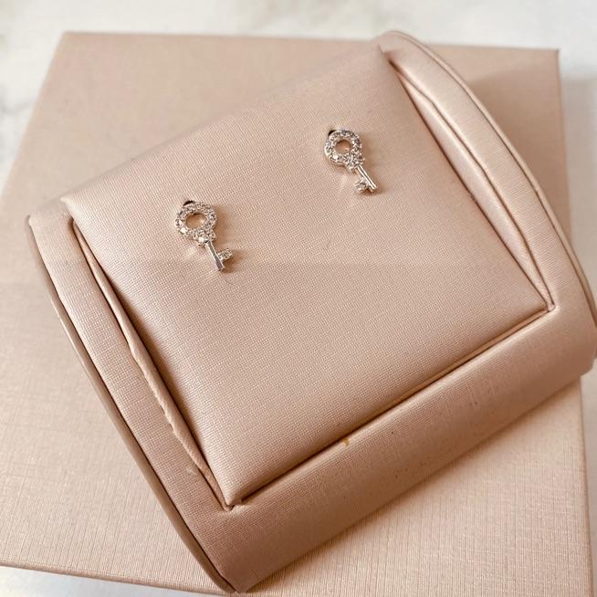 BR PRATA CHAVE MICRO CRAVEJADA