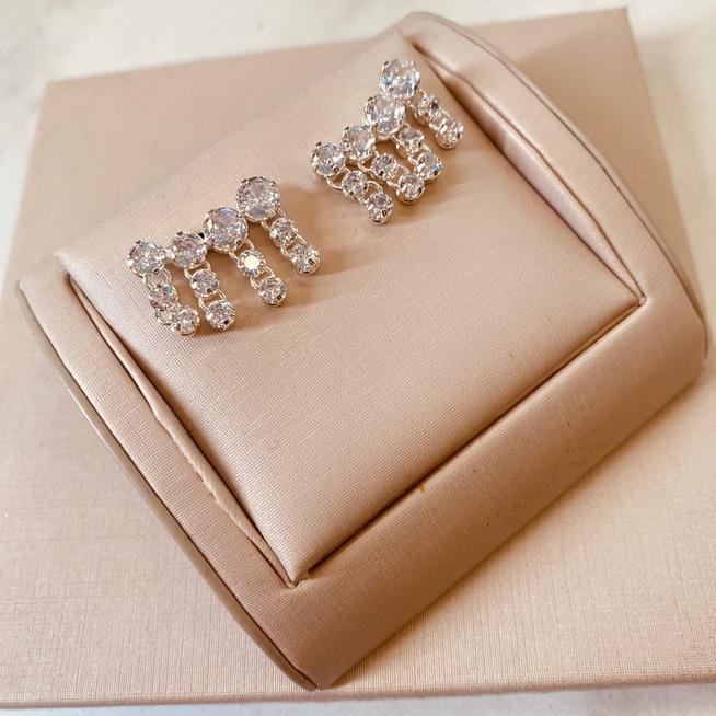 BR PRATA EARCUFF ZIRCONIAS BALANÇO