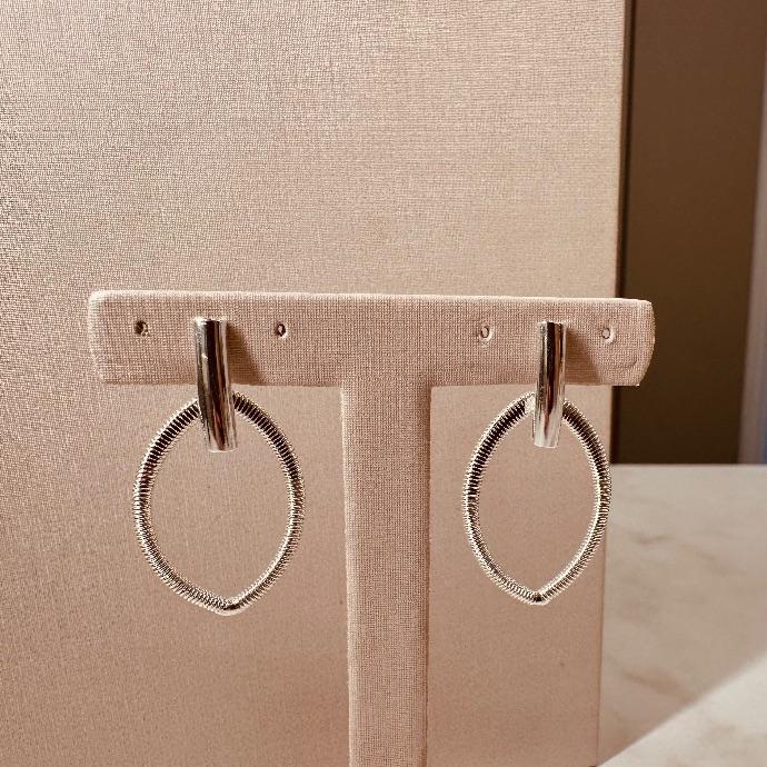 BR PRATA OVAL TRABALHADO