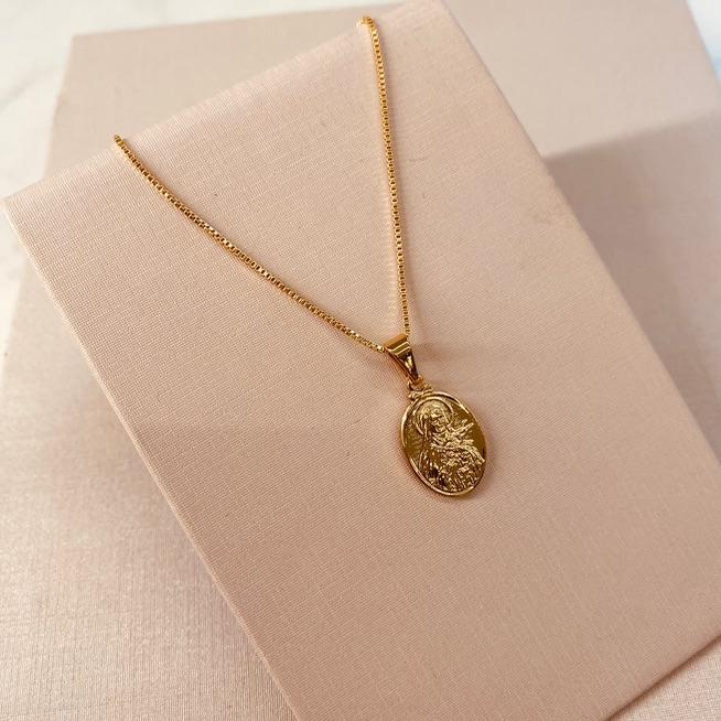 CL OURO MEDALHA OVAL SANTA TEREZINHA