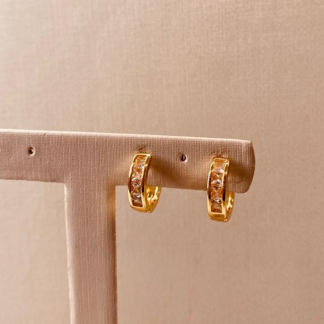 BR OURO ARGOLA 4 ZIRCONIAS BAGUETE